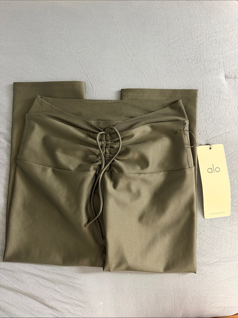 Alo Yoga Airlift Mesh High-Waist Divine Capri
